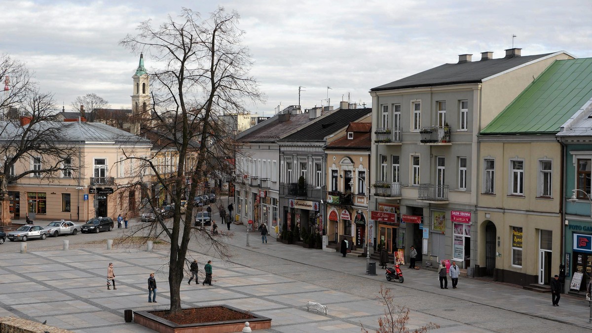 Szynk - bar stylizowany na czasy XX-lecia międzywojennego - otworzyli w wyremontowanej piwnicy starego budynku w śródmieściu Kielc bezrobotni, zrzeszeni w Spółdzielni Socjalnej „Kielecka”. Jak podkreślają, szansa na pracę nie byłaby możliwa bez wzajemnego porozumienia.