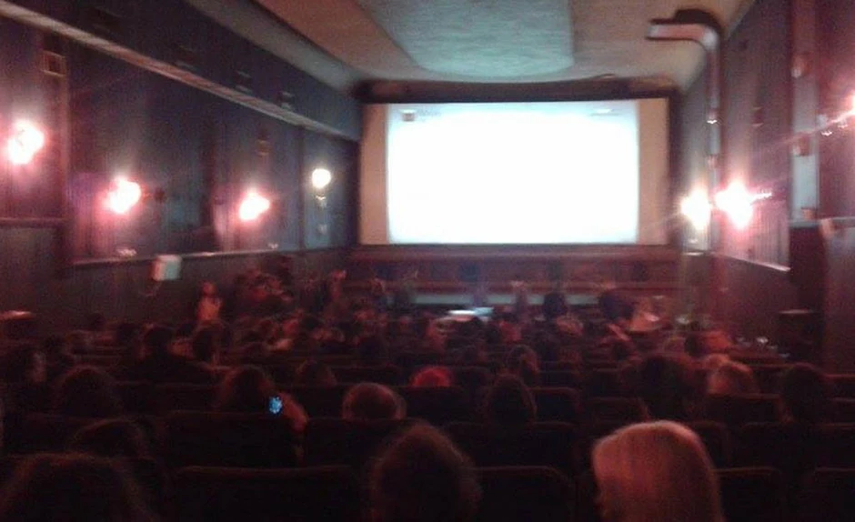Film je prikazan premijerno u punoj sali biokopa "Zvezda"