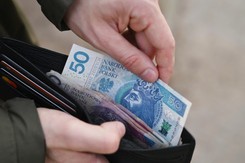 Emeryci dostaną kolejną podwyżkę. To już pewne. O ile wzrosną świadczenia? [KALKULATOR]