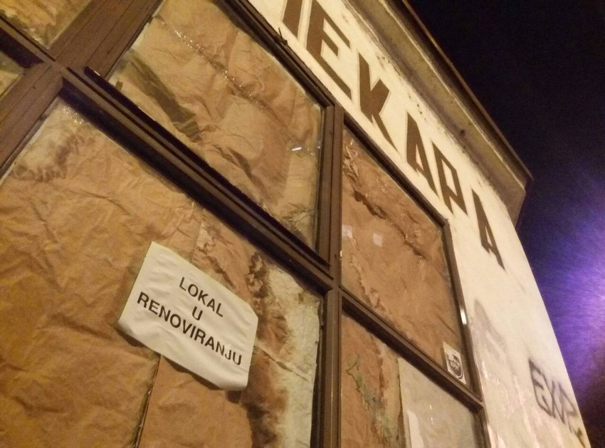 Poruka "Lokal u renoviranju" stoji na prozoru već više od tri godine