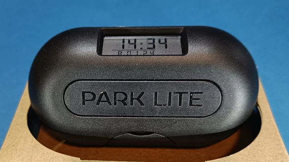 OK Cars - Park Lite Parkscheibe elektrisch mit Zulassung nach STvO -  Vollautomatische Parkuhr mit Batterie & Montage Zubehör - Digitale  Parkscheibe