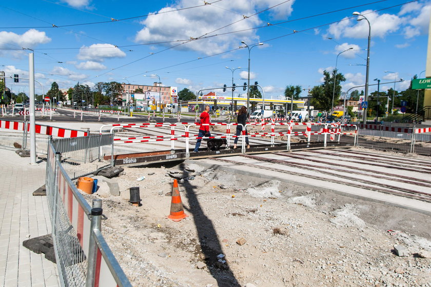 Trwa walka o możliwie najszybsze zakończenie przebudowy ulicy Dąbrowskiego.