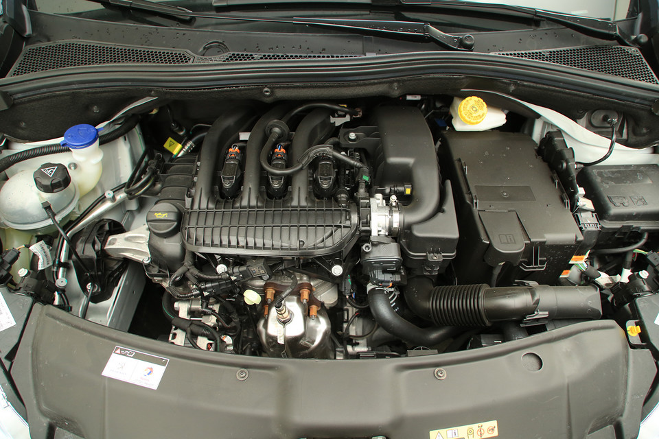 Peugeot 208 1.2 PureTech 82 KM podstawowy silnik w