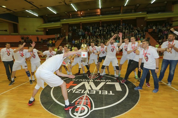 Igrači Slobode su znali da proslave ulazak u elitu