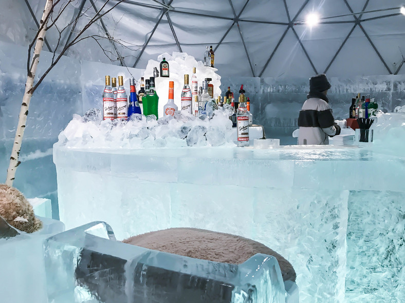 Lodowy bar après-ski na Hokkaido, Japonia