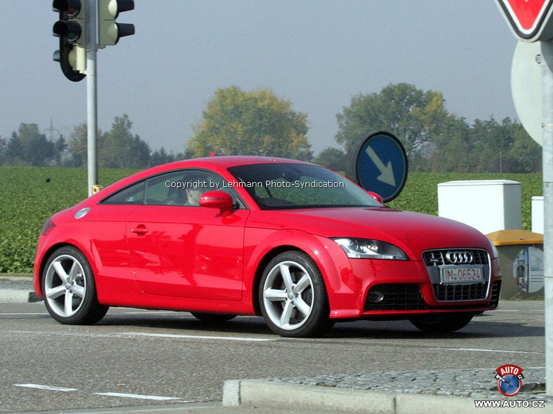 Zdjęcia szpiegowskie: Audi TT – jedno S i kilka diod LED