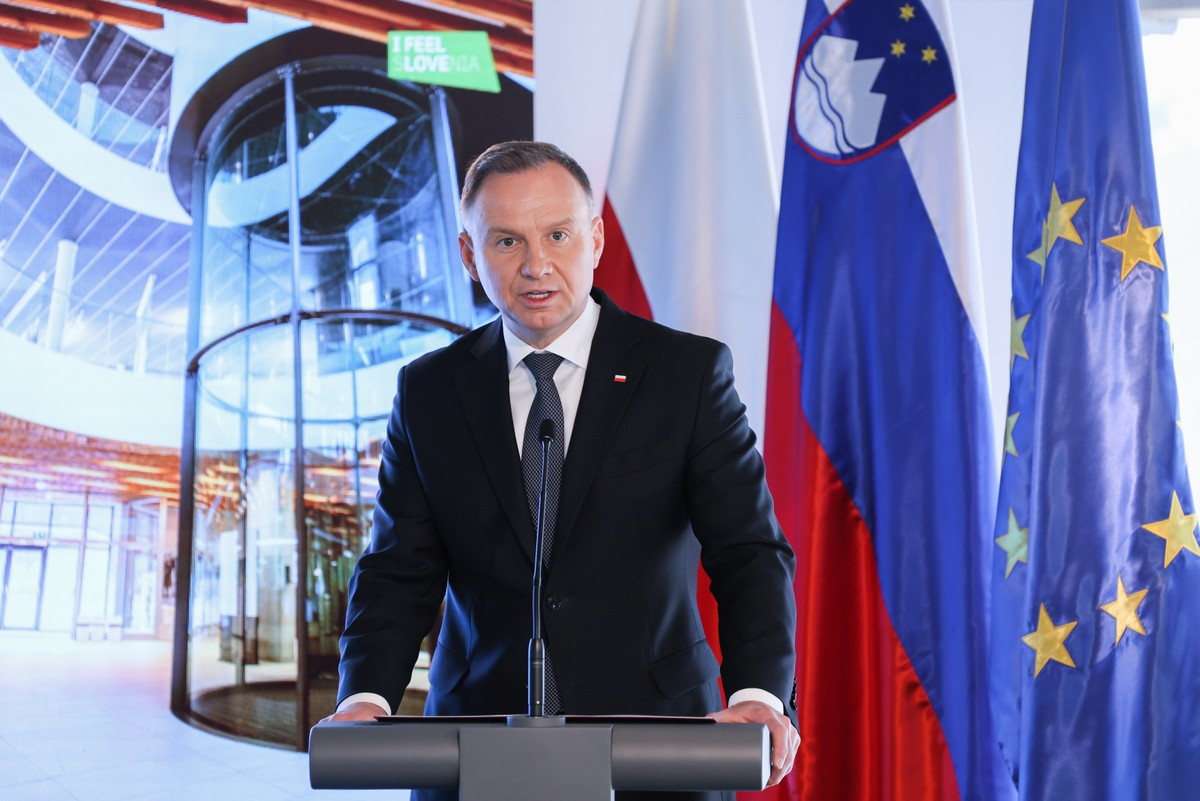 Prezydent Andrzej Duda podczas obrad polsko-słoweńskiego forum biznesowego branży ICT i cyberbezpieczeństwa nt. współpracy regionalnej w ramach Inicjatywy Trójmorza, w Centrum Sportów Zimowych w Planicy