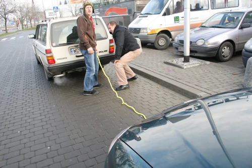 Odpalanie samochodu na pych - Nie pchaj, bo popsujesz!