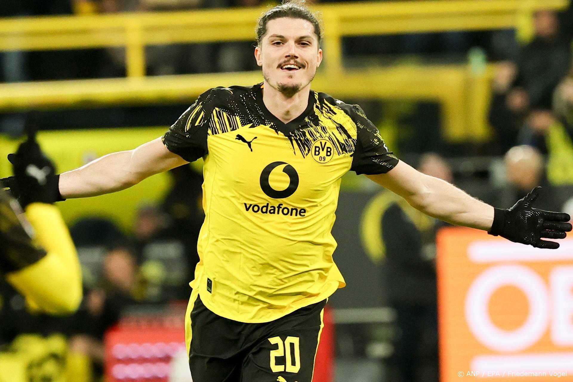 Dortmund verslaat Bremen met 3-0 en blijft achter koploper Bayern