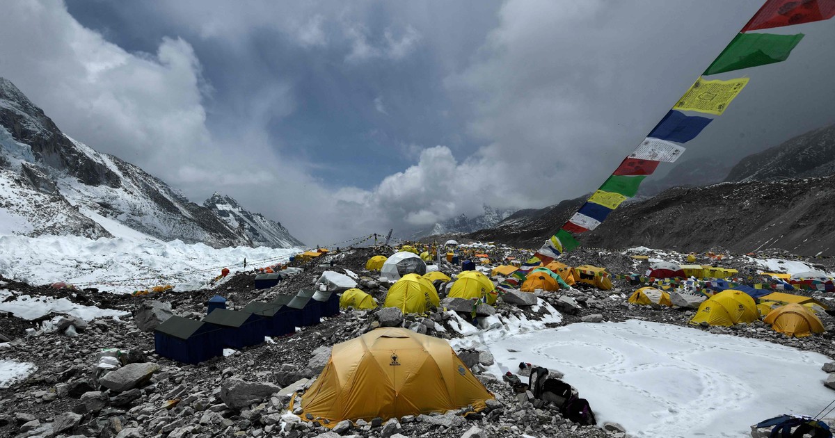Setki uwięzionych na wysokości niemal 5 tys. m. Przewodnicy zszokowani. "Takich warunków nie było nigdy"