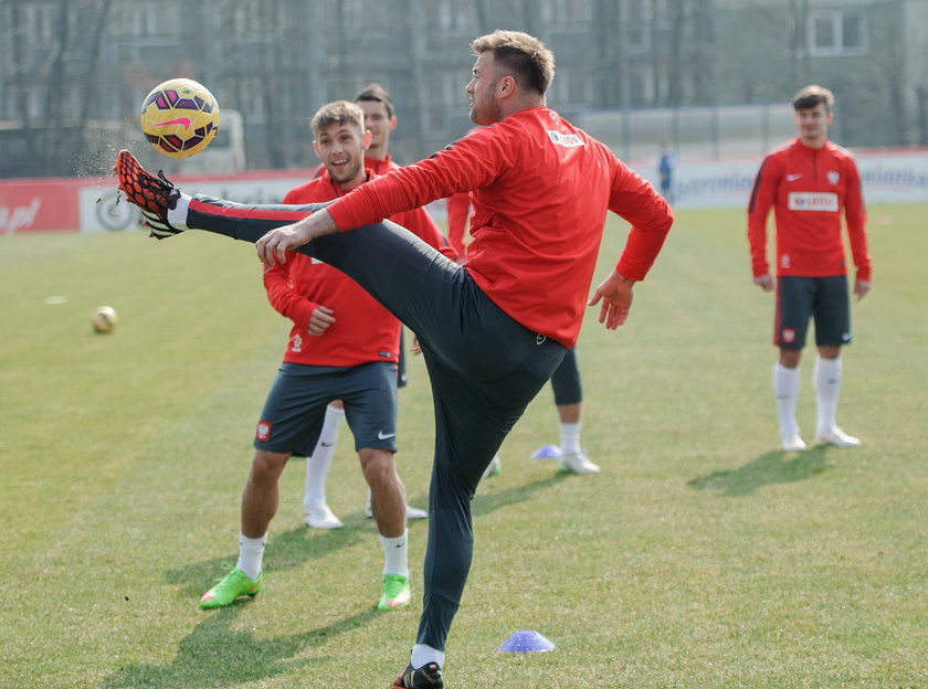 Artur Boruc strzela z łuku do tarczy! Bramkarz ma uderzenie!