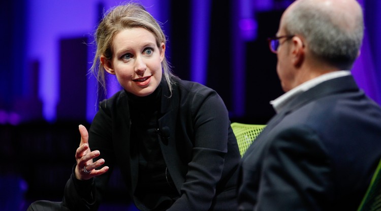 Elizabeth Holmes Alan Murray-vel beszélget a Fortune Global Forum rendezvényen 2015. November 2-án