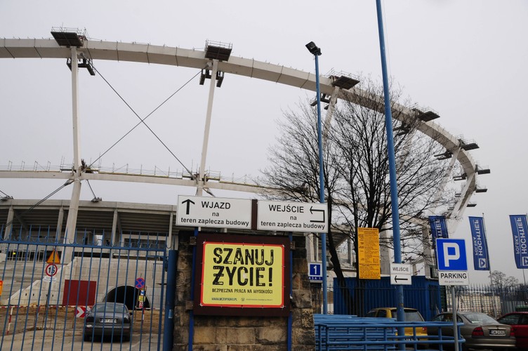 Zdjęcie z przebudowy Stadionu Śląskiego - brama wjazdowa na budowę