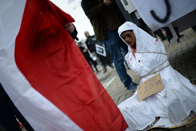 Uczestnicy marszu ONR przeciw imigrantom