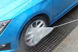Kary za mycie aut podczas epidemii - czy nie wolno korzystać z myjni?