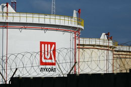 Rosyjski koncern zarobił ponad 1 mld euro na imporcie ropy przez Bułgarię