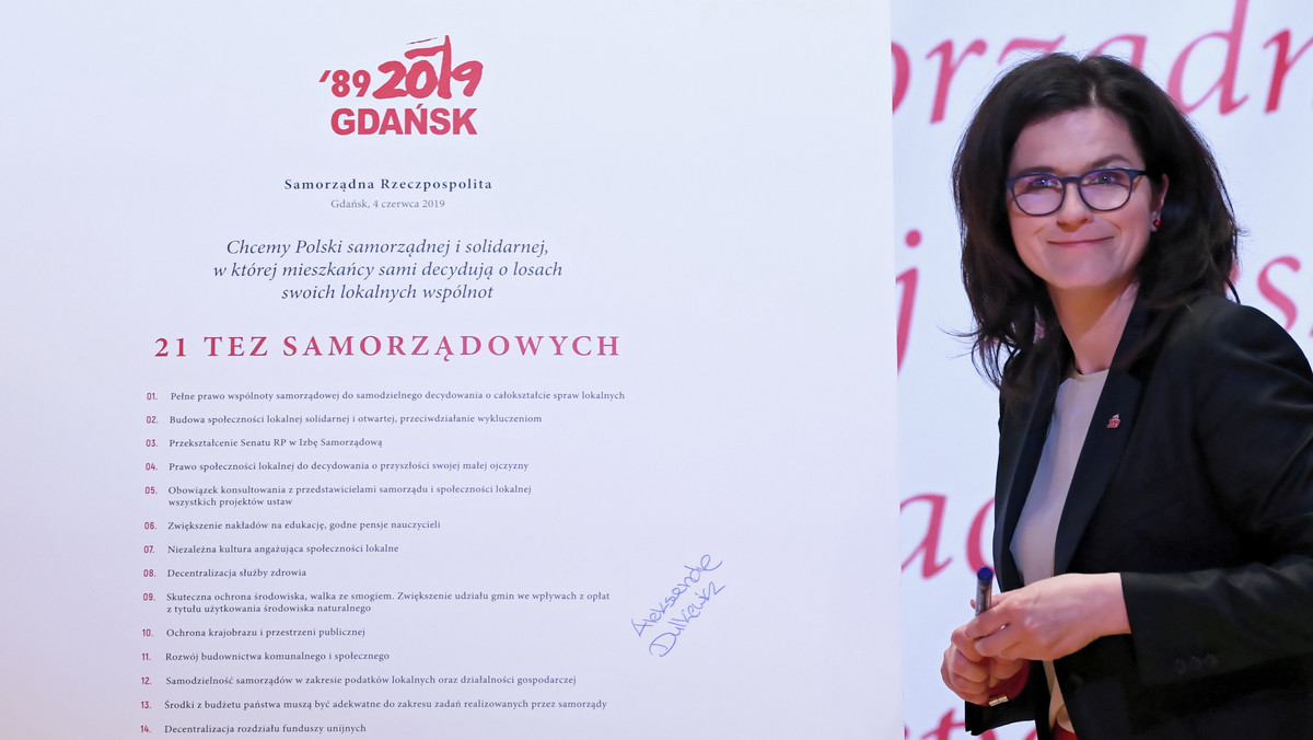- Bardzo dziękuję za zaproszenie od premiera Morawieckiego. Oczywiście przyjmuję je, bo myślę, że mamy wiele ważnych dla Polski spraw do omówienia - mówiła wczoraj w "Polsat News".