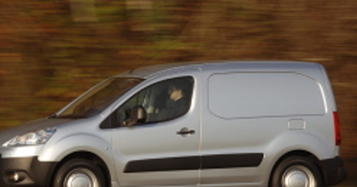 W 2015 Roku W Salonie Twoje Auto Sprzedano 125 Samochodów PZPM: w Polsce sprzedano w tym roku 33,9 tys. samochodów użytkowych