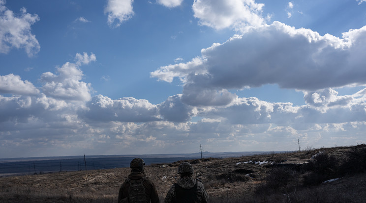 Ukrán katonák figyelik az orosz határt /Illusztráció:GettyImages