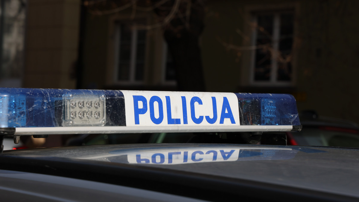 Małopolska: Pijany kierowca potrącił policjantów