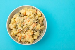 zamiast nudnej jarzynowej, podaj tę sałatkę. przepis siostry anastazji. sałatka na święta