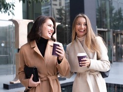 Kawowa spacerologia - nowy trend, który podbija serca mieszkańców dużych miast