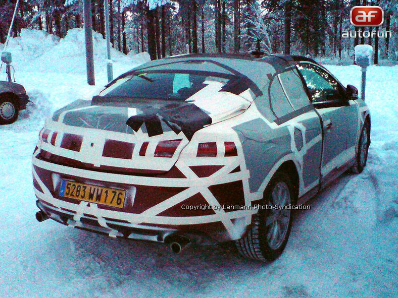 Zdjęcia szpiegowskie: Renault Laguna Coupé – zimowe spotkanie