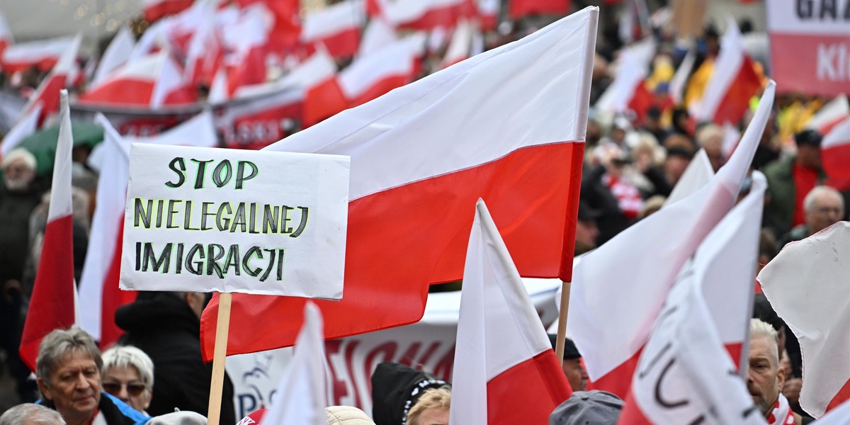 Demonstracja w Warszawie! Zwolennicy PiS w pełnej mobilizacji.