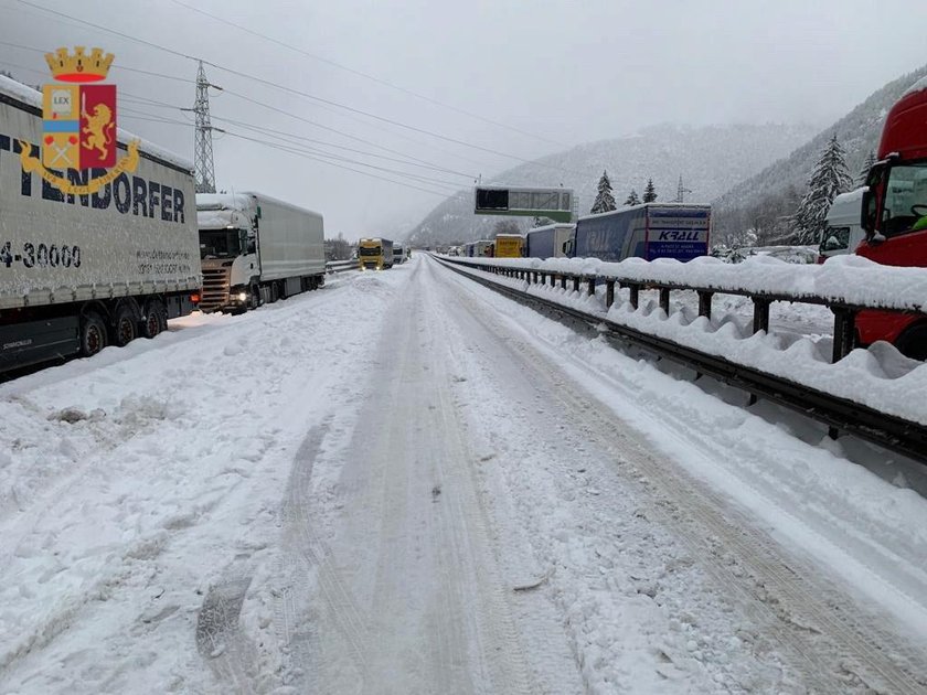 Koszmar w Alpach. Tysiące osób było uwięzionych na autostradzie ponad dobę!