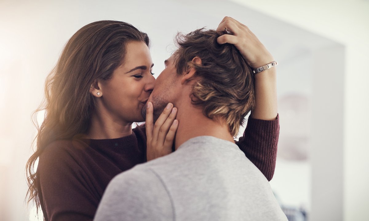 Uważaj, jak całuje cię partner. jeżeli robi to w ten sposób, może coś przed tobą ukrywać