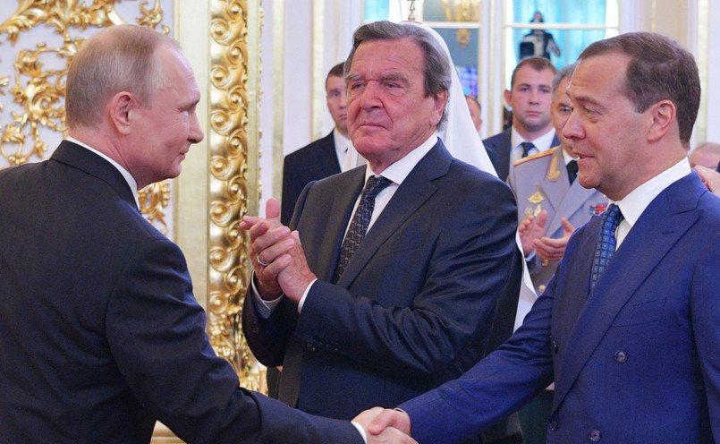 Władimir Putin. Dmitrij Miedwiediew i Gerhard Schroeder