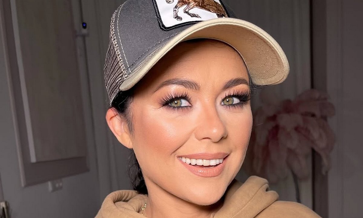 Katarzyna Cichopek w bardzo kobiecej sukience. Dzięki niej miała talię osy