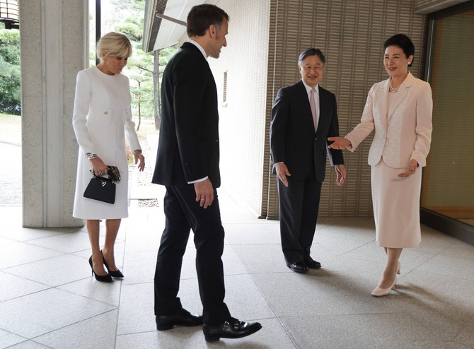 Brižit i Emanuel Makron sa japanskim carem i njegovom suprugom