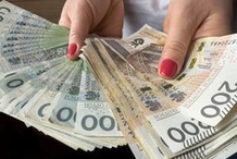 Miasto wypłaca rodzicom 3000 zł. Nie ma kryterium dochodowego, kluczowy jeden dokument