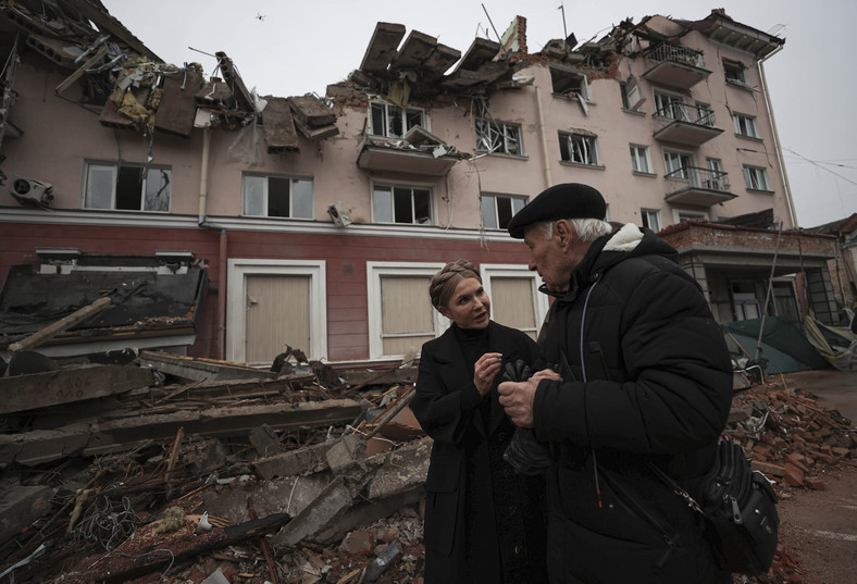 Julia Tymoszenko odwiedza obszary, na których miały miejsce rosyjskie ataki