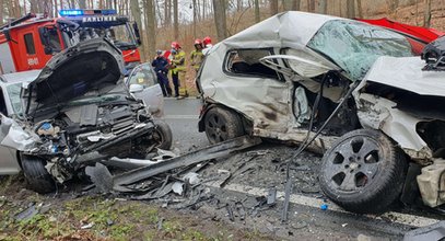 Horror na drodze. Nie żyje dwóch kierowców, pasażerka walczy o życie