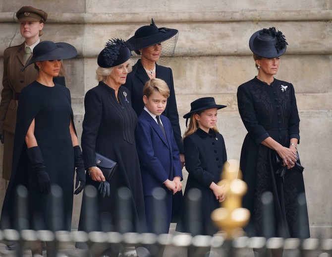 Princeza Šarlot Elizabet Dajana sa porodicom na sahrani kraljice 2022. u Londonu