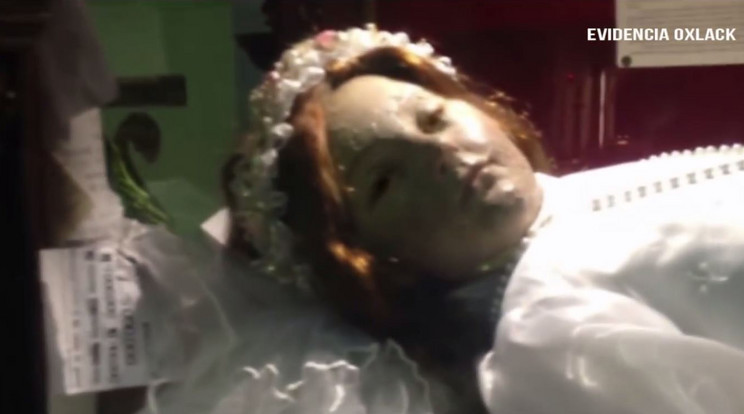 Kinyitotta a szemét a 300 éve halott kislány /Fotó: YouTube Grebb