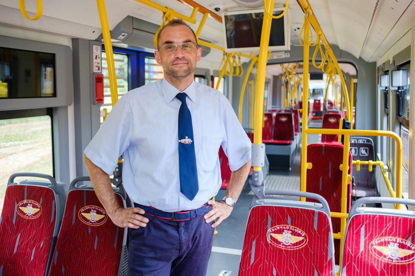 Pracownicy Tramwajów Śląskich nosza się teraz na niebiesko