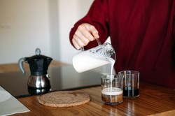 Pijesz kawę z mlekiem? Zaskakujące badania – zobacz, co dzieje się w organizmie