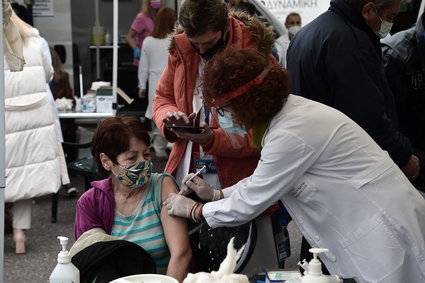 Grecja planuje wprowadzić obowiązkowe szczepienia i comiesięczne kary dla tych, którzy  odmawiają szczepień