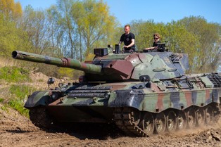 Stare czołgi gromią Rosjan. Ukraińcy wpadli na pomysł, jak wykorzystać nawet złom