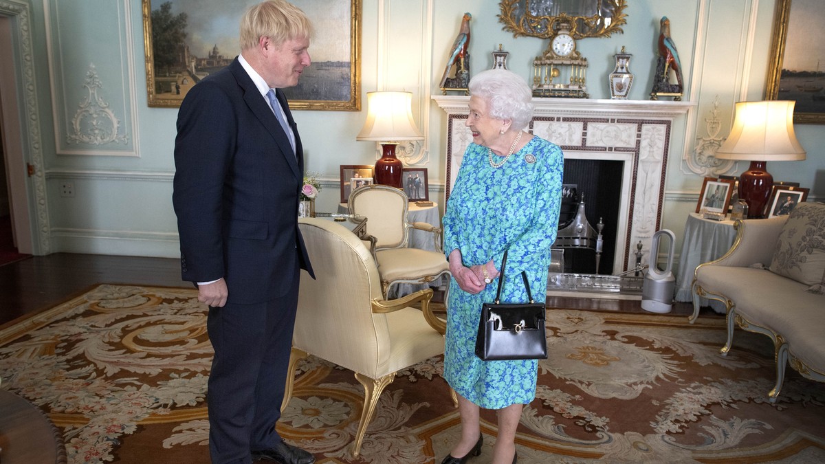 Erzsébet királynő hattyúját megölte Boris Johnson kutyája: itt vannak a madárgyilkosság részletei