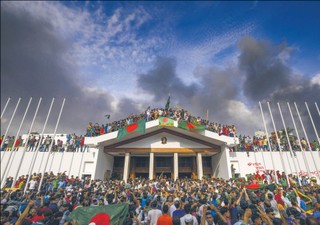 Studencka rewolucja wygrała z władzami Bangladeszu