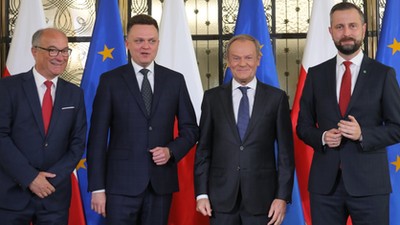 Liderzy opozycji przed spotkaniem z Andrzejem Dudą. Od lewej: Włodzimierz Czarzasty, Szymon Hołownia, Donald Tusk i Władysław Kosiniak-Kamysz. 24.10.2023 r.