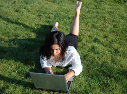 Polacy wakacje planują w sieci