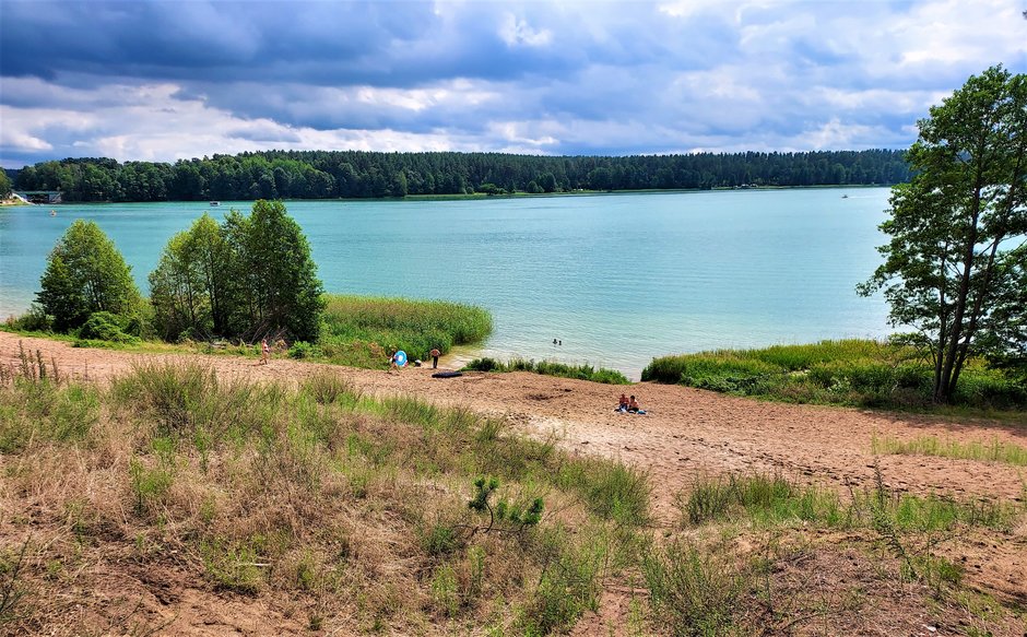 Malownicza plaża o nazwie Patelnia w Przewięzi