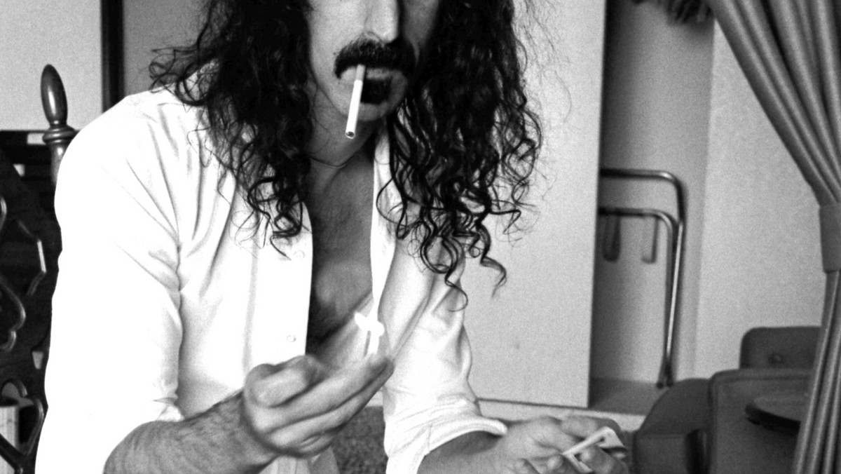 Frank Zappa zmarł na raka prostaty w 1993 roku. Gdyby żył, w grudniu skończyłby 70 lat. Muzyka wspominają jego żona i dzieci.