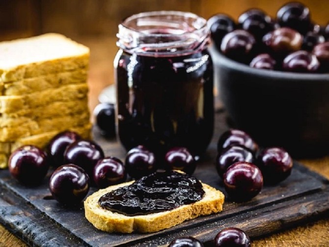 Bake su nam govorile da kad džem ima buđ, može da se jede, ali prehrambeni tehnolog tvrdi suprotno