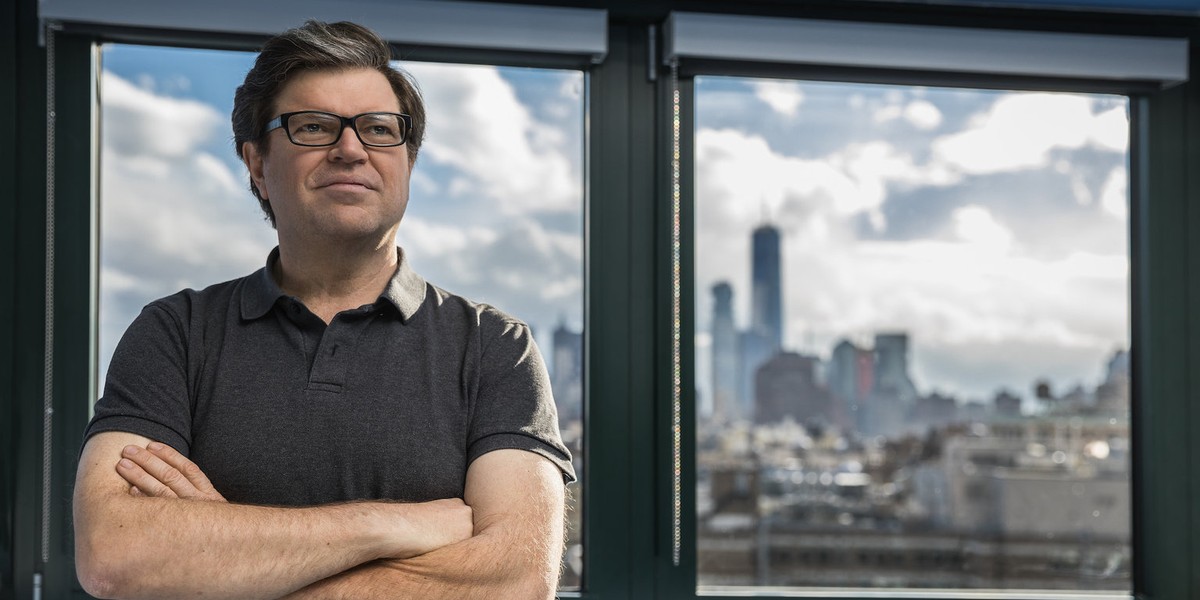 Yann LeCun, szef działu sztucznej inteligencji w Facebooku, uważa, że branża ma przed sobą jeszcze daleką drogę. Jego zdaniem musimy sprawić, by sprzęt pobierał mniej mocy